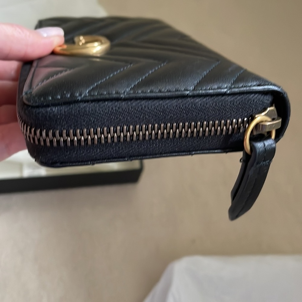 GUCCI MARMONT all around top zip wallet. - Picture 5 of 16